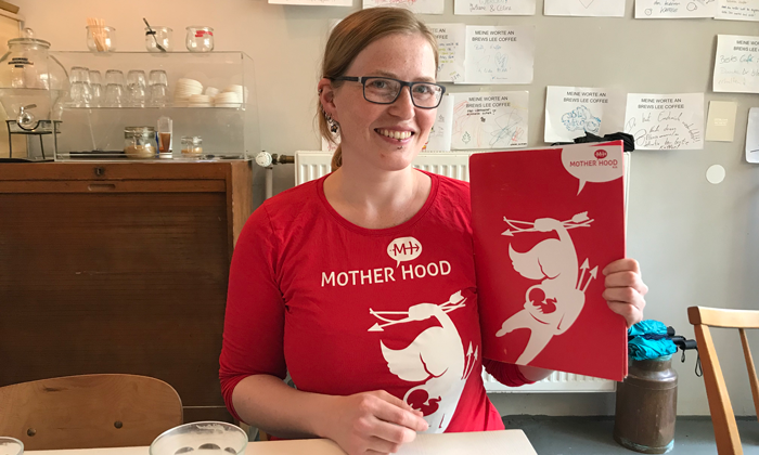 Dr. Jenny Balfer von Mother Hood e.V.